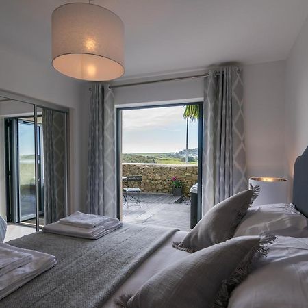 Apartment 3 Waterstone House - Sea Front Apartment, Hot Tub Tenby Exterior foto